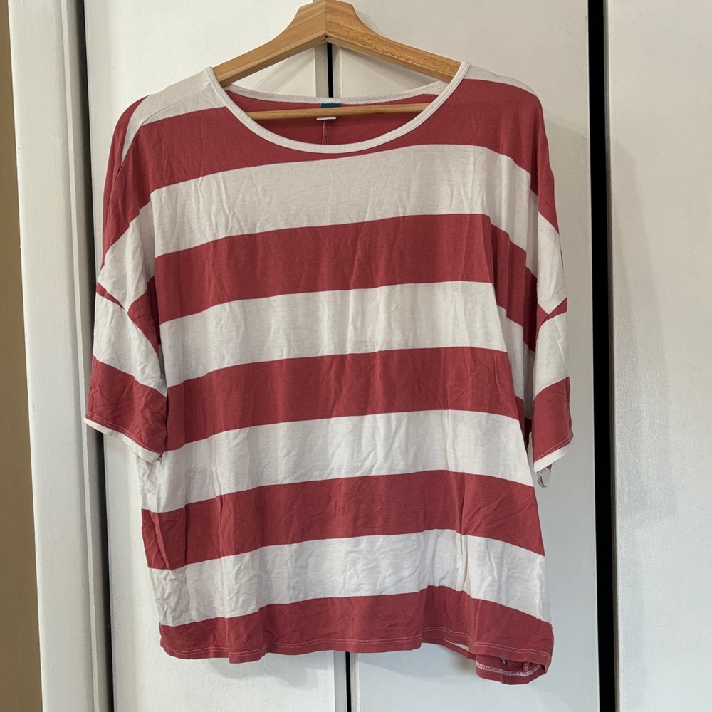 Old navy luxe Striped Crewneck Women’s Top in Red and White